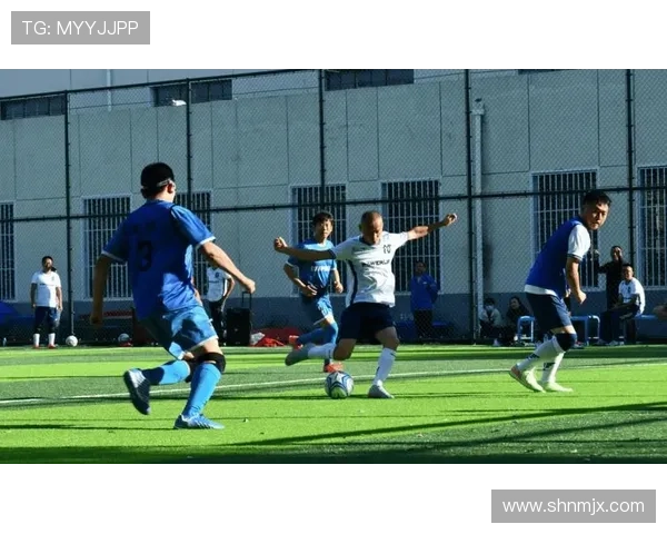 从绿茵场到银幕巅峰足球明星转型成娱乐巨星的传奇之路